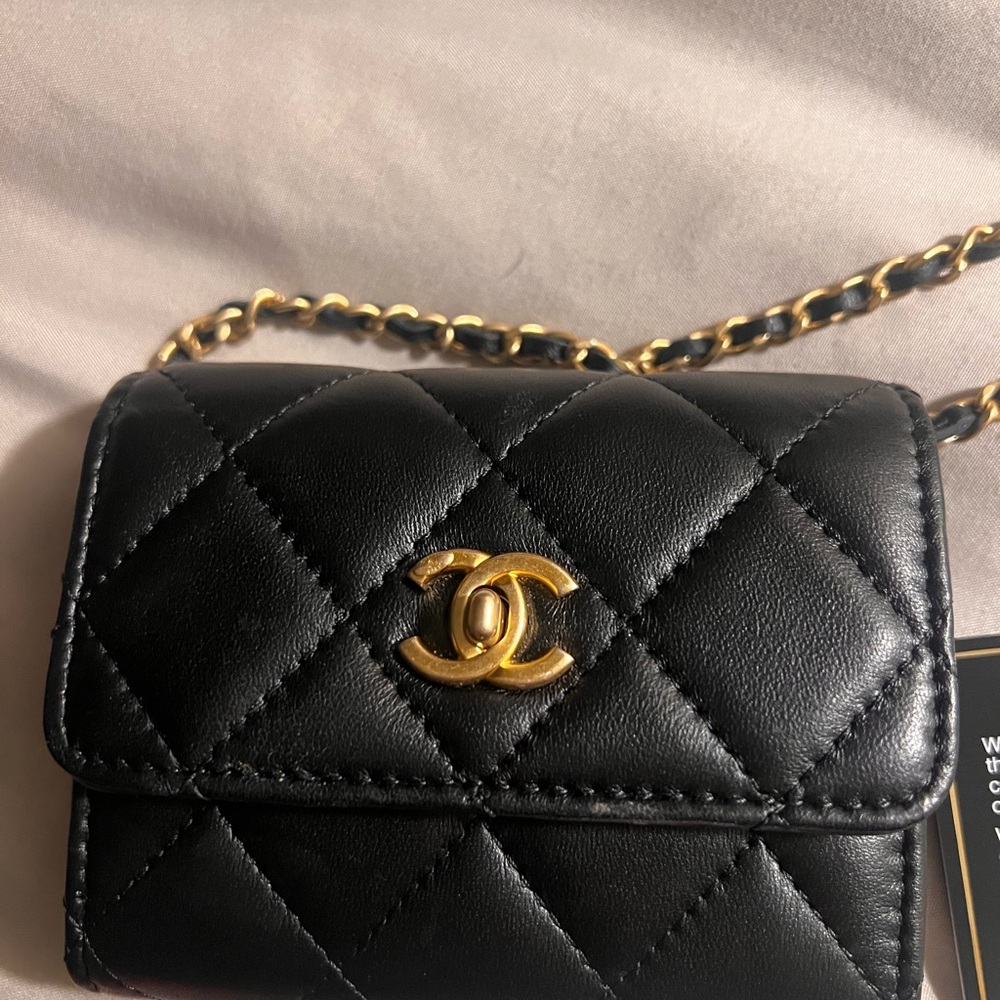CHANEL Lambskin Quilted Pearl Crush Card Holder With Chain Black
